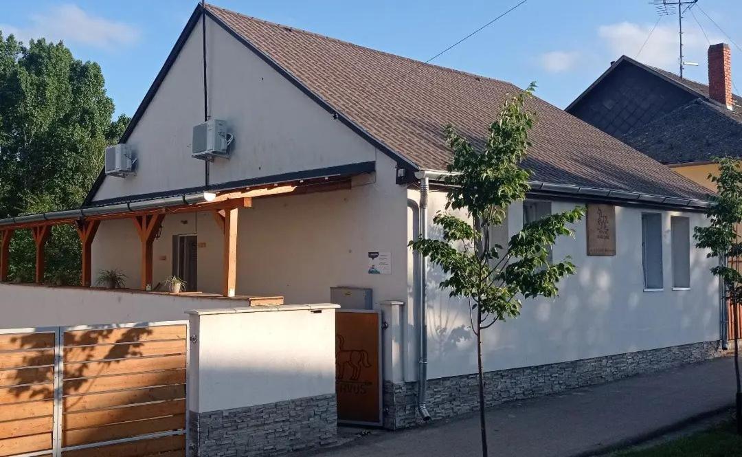 Servus Vendeghaz Lengyeltoti Exterior photo